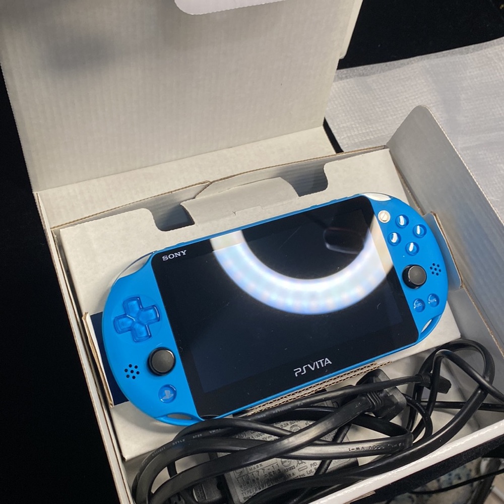 PSVITA Aqua blue bundle - Picture 5 of 11